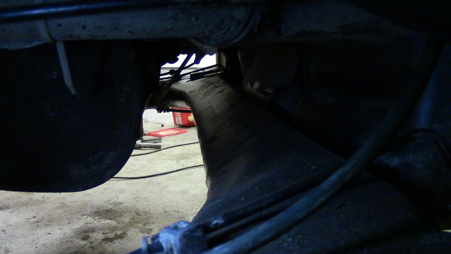 1. Rear Axle Beam Cleaned And Painted With Kurust.JPG